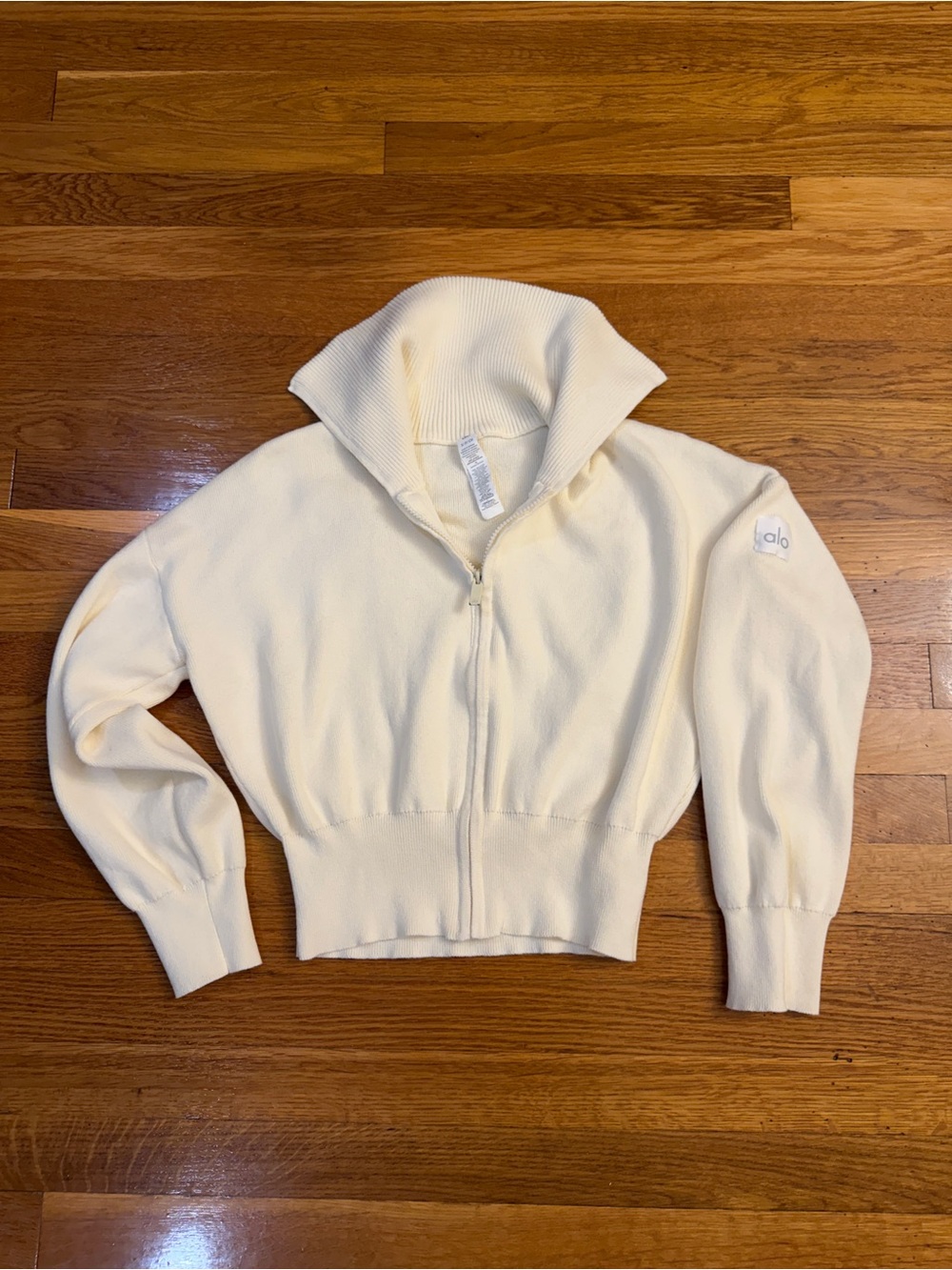 ALO YOGA Scholar Knit Cropped Full Zip Jacket in Ivory/Cream - Size Small